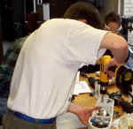 student_working_on_r-theta_robot_arm.jpg (7386 bytes)