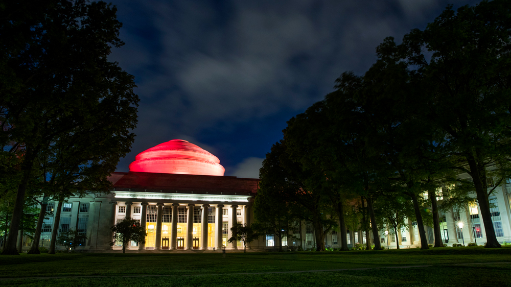 photo of red dome in honor of Commencement