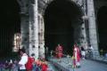 An entrance to the Colosseum, with a couple of guys dressed up as ancient Romans., 600x400, 45 Kb