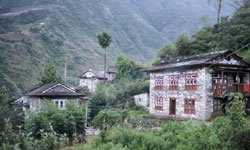 Houses in Kharikhola