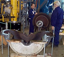 steam_turbin_and_case.jpg (23193 bytes)