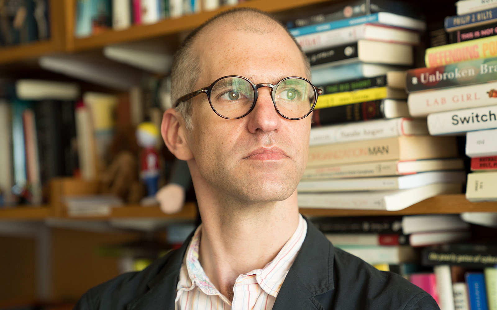 a photograph of Seth Mnookin in his office at MIT