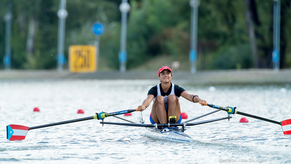 An image of Veronica Toro sculling a boat