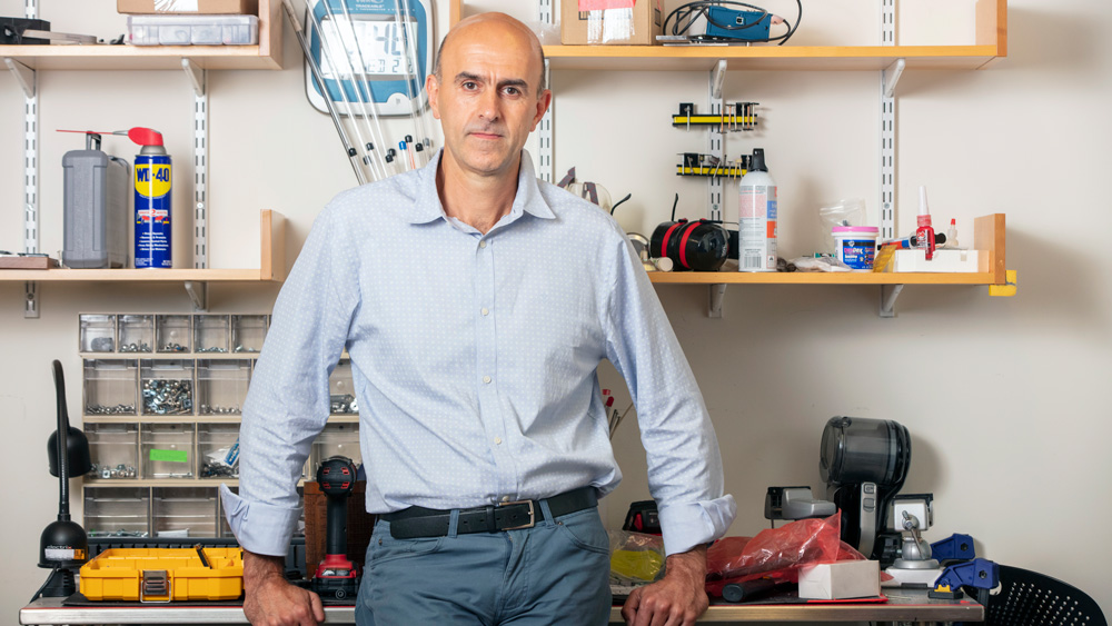 Mehrdad Jazayeri in the lab leaning against table