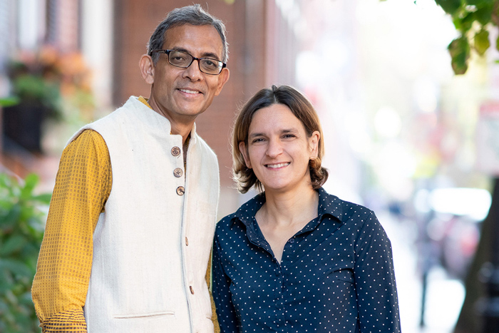 Photo of Abhijit Banerjee and Esther Duflo outside