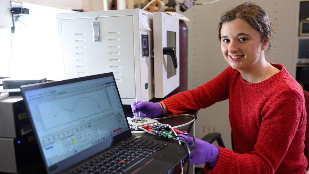 Miranda Schwacke at computer