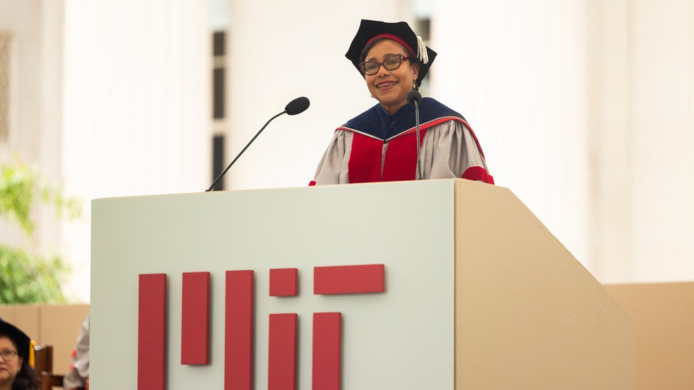 Dean Paula Hammond delivery an address to the graduates