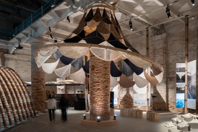 VAMO (Vegetal, Animal, Mineral, Other), is an ultra-lightweight, biodegradable, and transportable canopy designed to circle around a brick column in the Corderie of the Venice Arsenale — a historic space originally used to manufacture ropes for the city’s naval fleet.