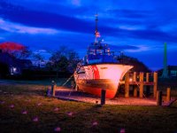 Boat at Lighthouse : Web Sharp: Original ratio